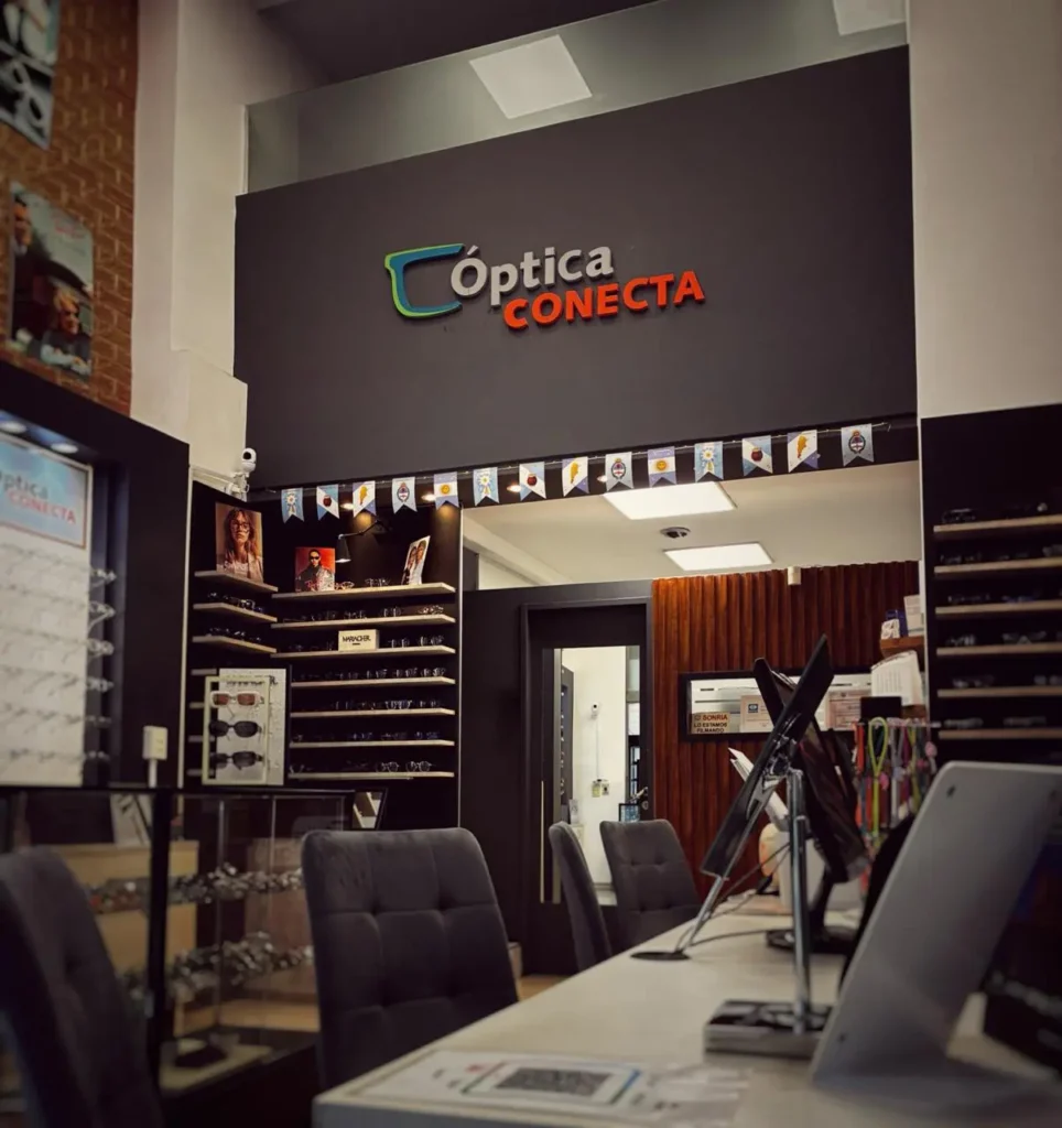 Interior del local de Óptica Conecta